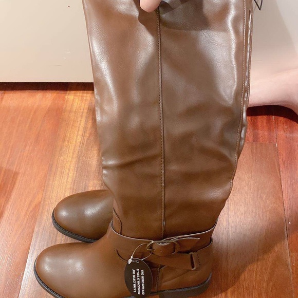 Boots - Picture 4 of 4